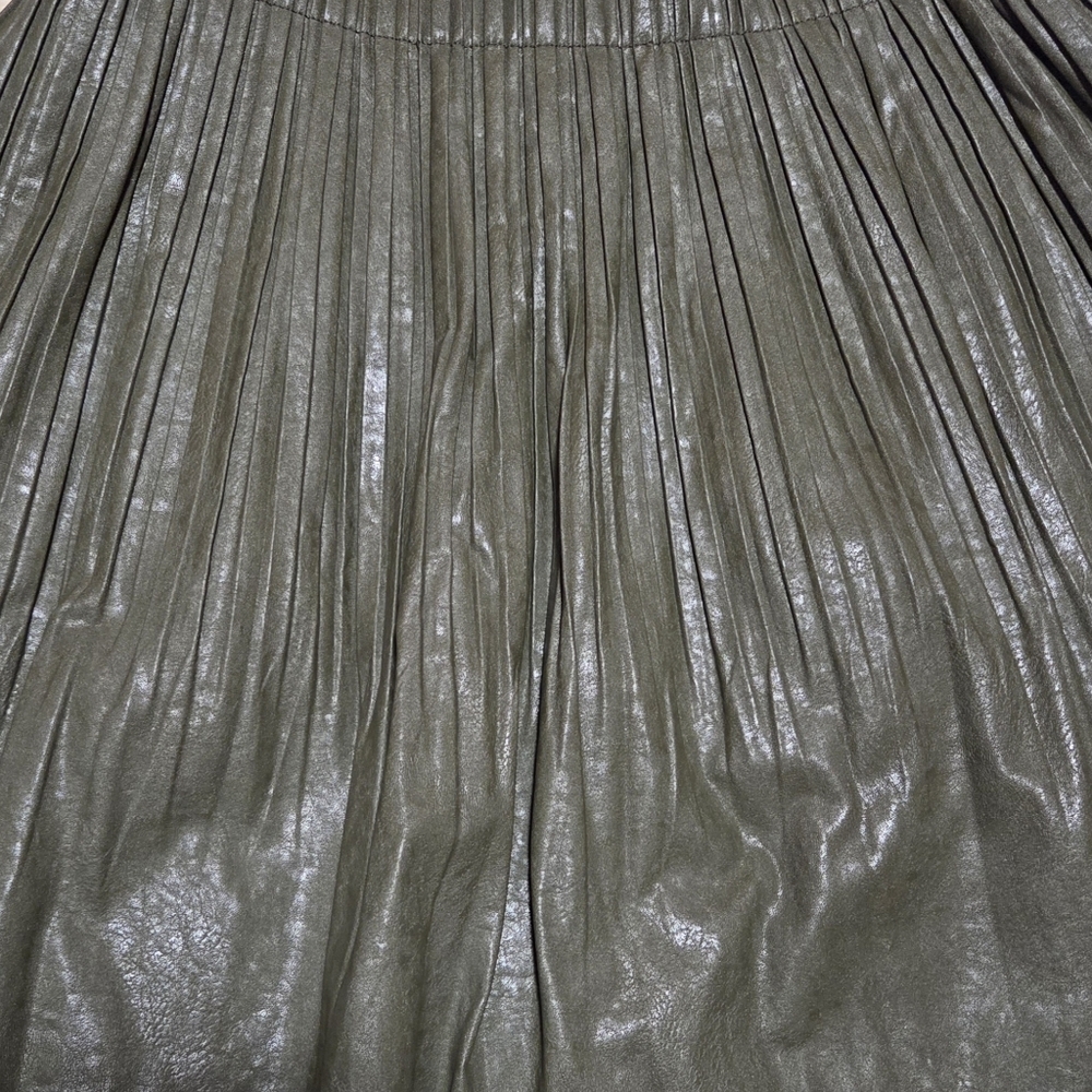 ANTHROPOLOGIE Ellene Faux Leather Mini Skirt Olive Green Pleated Size Large - Picture 3 of 6